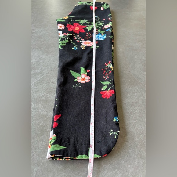 SOFT SURROUNDINGS In Bloom Floral
Slim Cropped Women’s Pull On Pants S-M - Picture 6 of 6